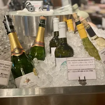 スパークリングや白ワインの種類もたくさん