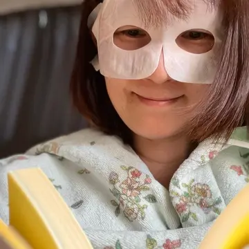 hemle　3COINS　保湿グローブ　アイボリー　レーヨン/シルク混　タッチパネル対応　手首ゆったりゴム