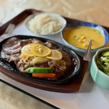 肉って感じの伊万里牛に、レモンバターソースの爽やかな酸味がとってもおいしかった