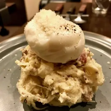 ポテトサラダ半熟卵のせ