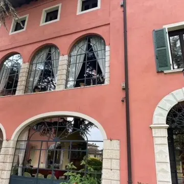 イタリア　ミラノ　イタリア旅行　演奏旅行　演奏会　ヌヴォレーラ　貴族　鶏　置物　食器　サロン　調度品　ガーデン　庭　藤