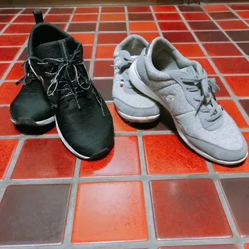 ニューバランスとルコックスポルティフのスニーカー