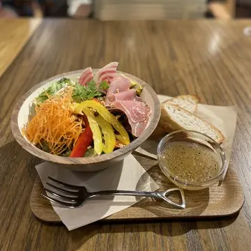 「the Farm UNIVERSAL」店内カフェのサラダランチ