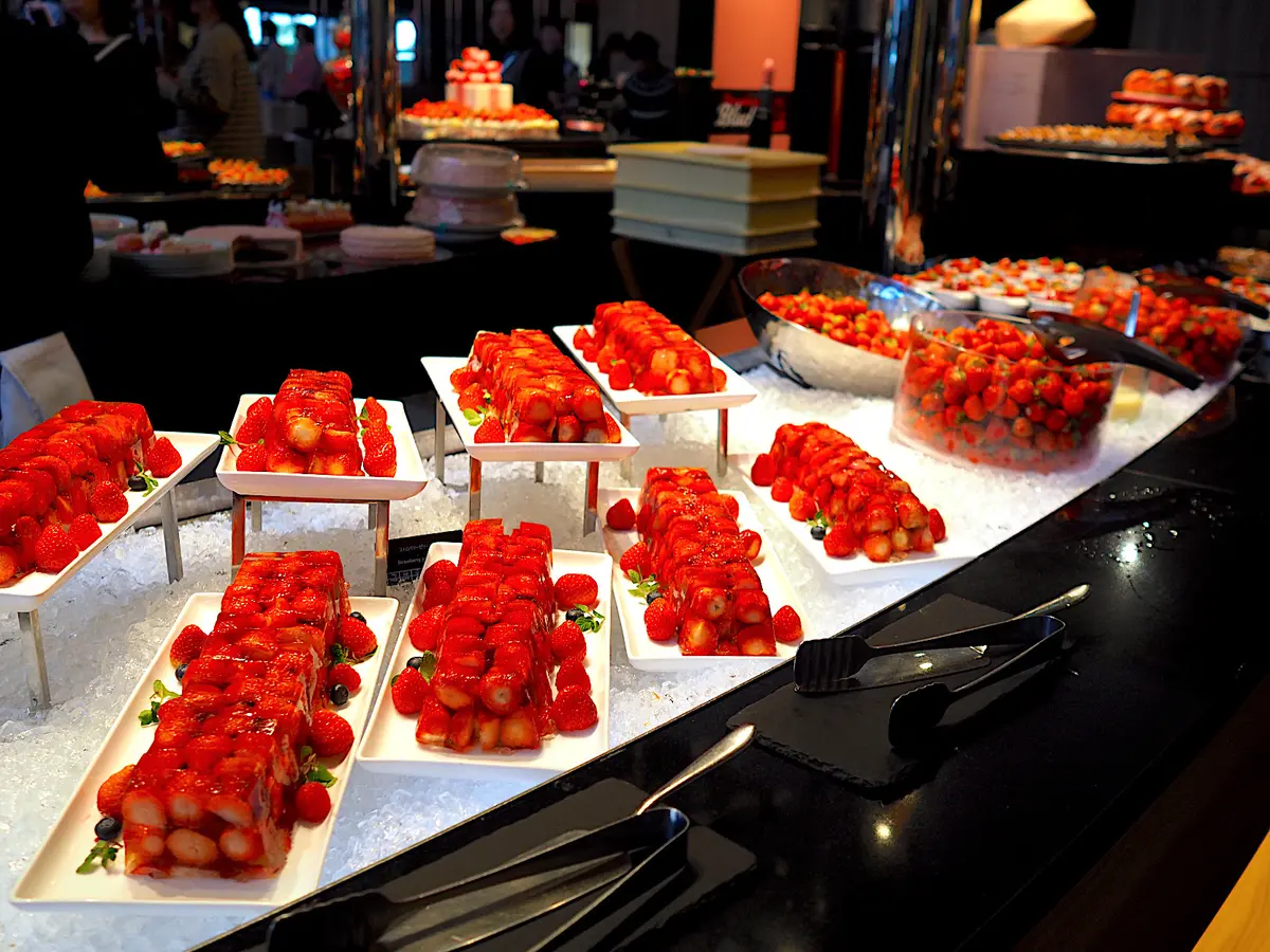 ストロベリーゼリーテリーヌ。スパイスハーブのフェンネルをアクセントに。