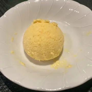 デザートはオレンジシャーベット、コーヒー。これも食感が変わっていたのでこだわりがありそう。