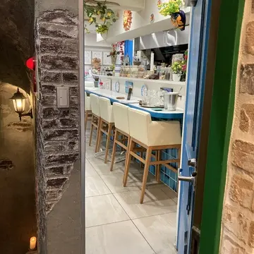 ウニ専門レストランunico-coは左の扉