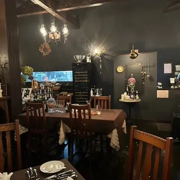 腕を振るうシェフの姿がチラッと見えました。