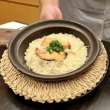 ニセコの宿　ニセコ昆布温泉 鶴雅別荘 「杢の抄」の夕食（炊き込みご飯）