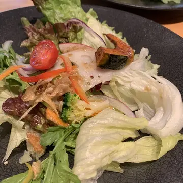 ランチにつくサラダも種類が豊富で色とりどり