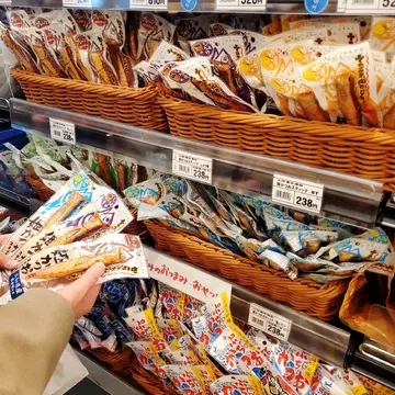 鰹を物色する私達。