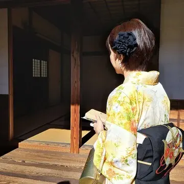 ガイドさんの説明を聞きながら、