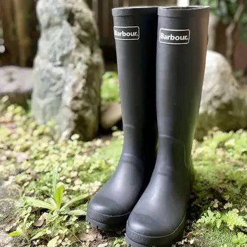イギリスブランドBarbourの黒のレインブーツ