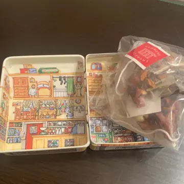 お土産に買ったドールハウス缶