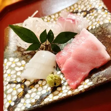 お造り（大トロ、鯛、烏賊）