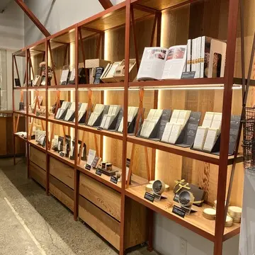 ダンテライオンチョコレート販売ディスプレイ