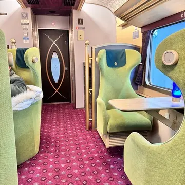 観光特急「あをによし」車内