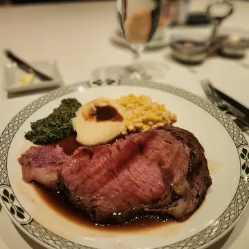 ロウリーズザプライムリブ、恵比寿ガーデンプレイス、バカラのシャンデリア、ローストビーフ、ウェスティンホテル東京、クリスマスツリー