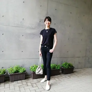 ユニクロTでワントーンコーデの画像_2