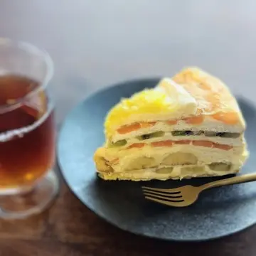 炭曜変メタ7寸皿 
HARBS　ミルクレープ