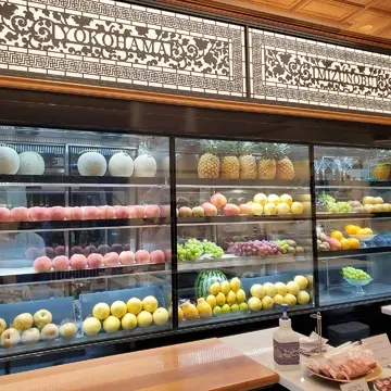 季節のフルーツのディスプレイも可愛いのです。