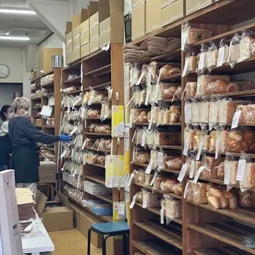 ロイヤルドルトン　ROYAL  DOULTON　蔵前　ペリカンカフェ　ペリカンベーカリー　グルメ　下町グルメ　パン　街歩き　観光　老舗　カフェ　東京　東京のブルックリン　ペリカンベーカリー