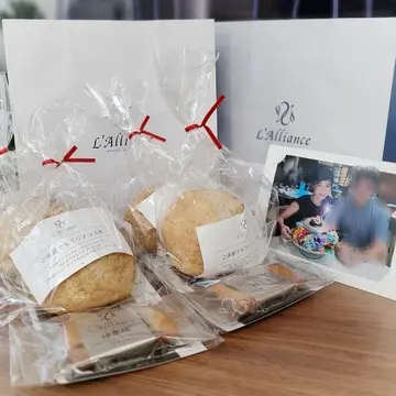 写真とパンとフィナンシェのお土産を頂きました。嬉しいサービス。