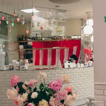 「ラビアンローズ」店内