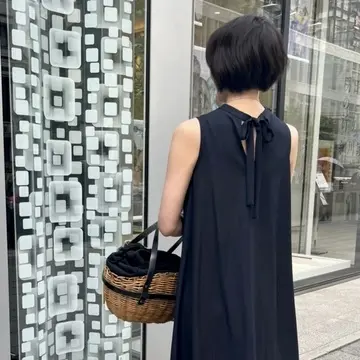 JENNEワンピースコーデ バックスタイル