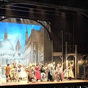 カーテンコールでは写真撮影ＯＫ！