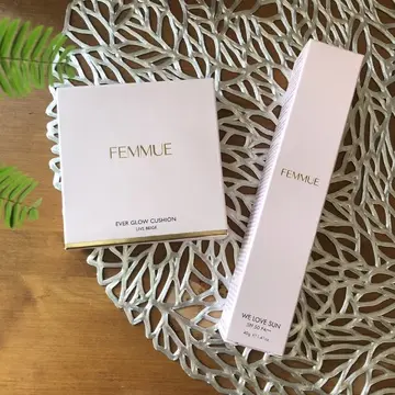 ライトピンクのシンプルなデザインの外箱にも惹かれます