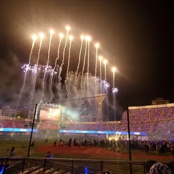 勝利すると毎回上がる花火。