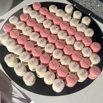 Marisolロゴ入りマカロン