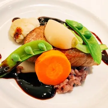 （メイン）オリーブ豚のコンフィ・バルサミコソース