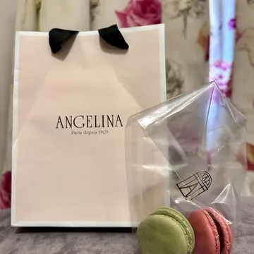 お土産にマカロンと紅茶を購入