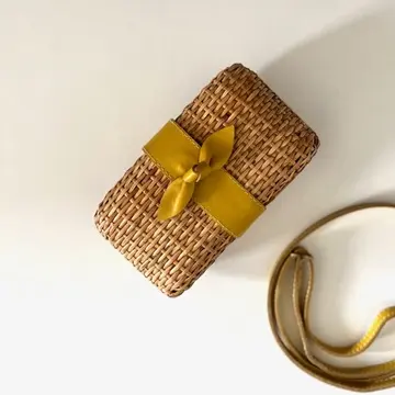 ラタンクラッチ