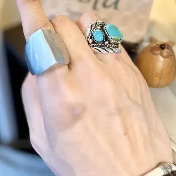 シルバーの個性的な指輪もゲット