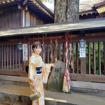 御神木の前で。