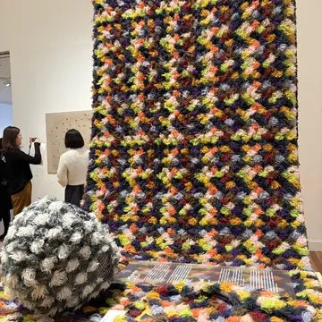 カラフルなもこもこのテキスタイル