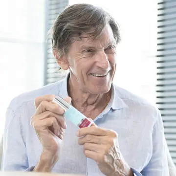 エンビロン　セリエンスナイトセラムを持つ、デス博士