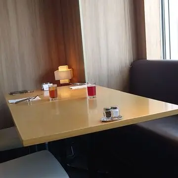 ブッフェランチ空桜の店内壁際席