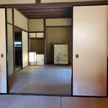 御主人や来客を通す居間や