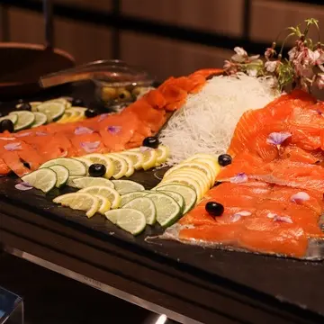 サーモンの食べ比べ