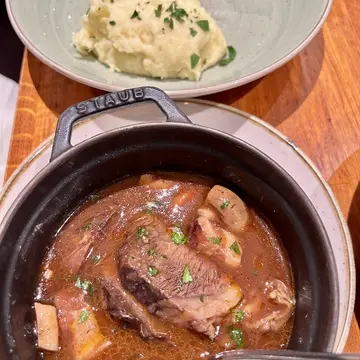 牛肩ロース　ブルギニヨン風