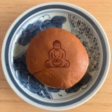 鎌倉　江ノ電　長谷寺　鶴岡八幡宮　鎌倉グルメ　鎌倉スィーツ　オムレツ　豊島屋　鳩サブレー　大仏さま焼き　鎌倉小町通り　ともや　納言志るこ店　甘味処　和菓子　あんみつ　ビストロオム鎌倉　鳩グッズ　鎌倉お