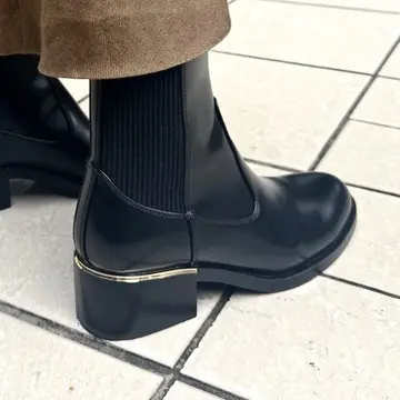 ZARA ヒールショートブーツ 02
