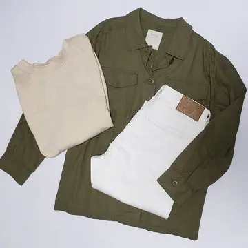 ホワイトデニムコーデ