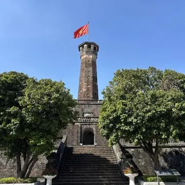 タンロン遺跡　世界遺産　国旗掲揚塔