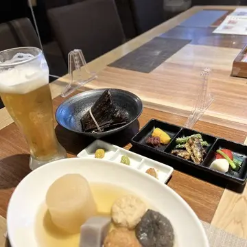 選んだおでんは「大根・こんにゃく・イカ墨つみれ・柚入りソフト鶏つみれ・タコ天」