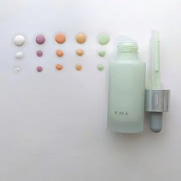 新感覚のベースメイク、RMK  カラー ファンデーション