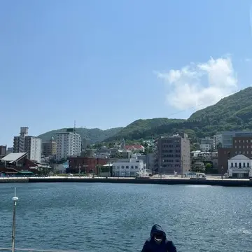 クルーさん。「船の右端の方に陣取れば、教会が良く見えるよ。」と教えてくれました。優しさ…☆